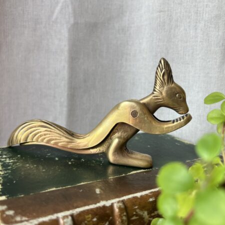 Écureuil casse-noix vintage en laiton