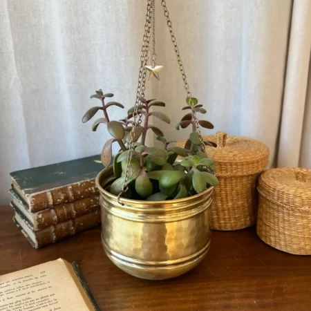 Porte-plante suspendu en laiton martelé