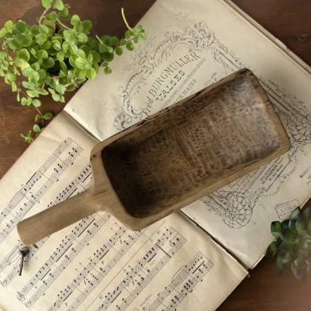 Ancienne pelle à grain en bois