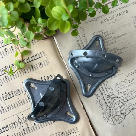 Support mural métal vintage (2 dispos)