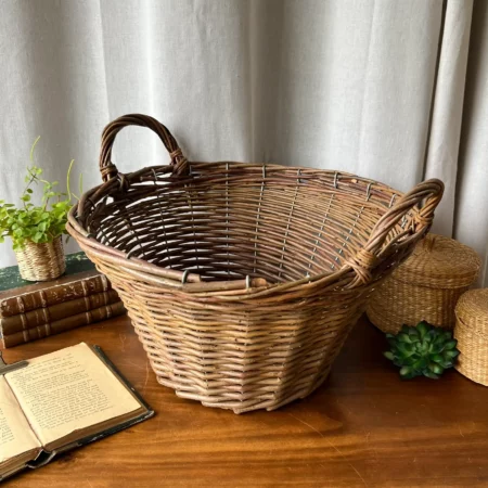 Grand panier ancien en branchage et métal