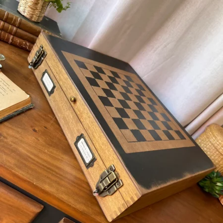 Mallette de peintre revisitée en boîte de jeux & rangement