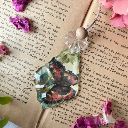 Pampille en cristal upcyclée "Le papillon rouge"