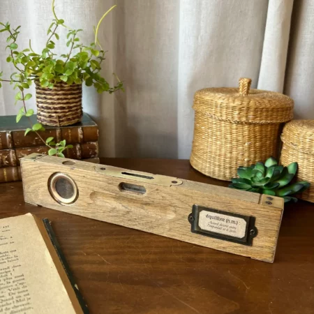 Ancien niveau en bois et laiton - L'équilibre en héritage