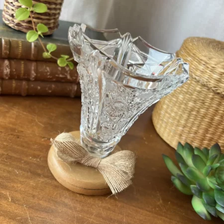 Petit vase en cristal, pièce unique restaurée