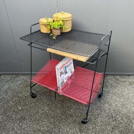 Desserte vintage en métal et scoubidou rouge - esprit Matégot - sur roulettes
