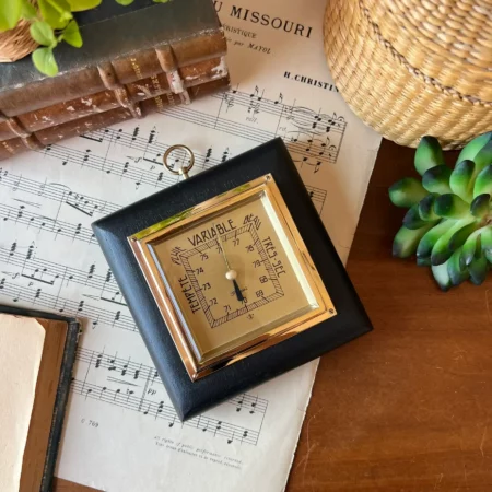 Baromètre vintage en bois noir et laiton