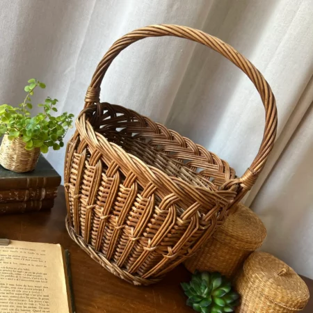 Panier ancien en osier tressé