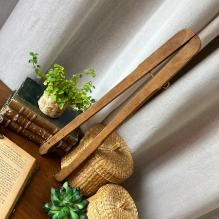 Ancienne pince de lavandière en bois