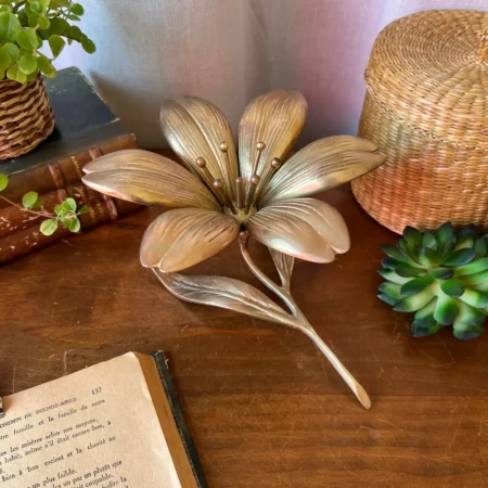 Fleur vintage en laiton (cendrier de table à pétales amovibles)