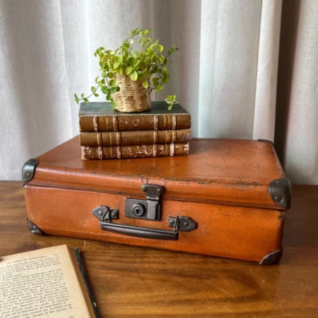 Valise ancienne en carton patiné - décoration vintage et rangement