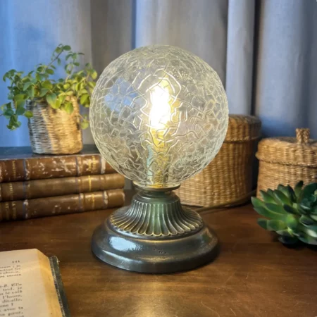 Lampe à poser ancienne - bronze doré & globe en verre craquelé