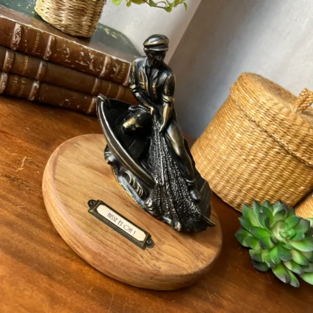 Création "Hisse et oh !" - statuette de marin en régule