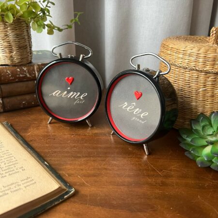 Duo de réveils upcyclés "Aime fort" & "Rêve grand"