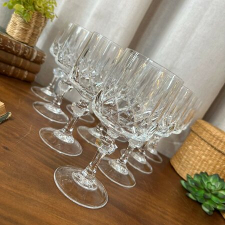 Service de 10 verres à vin en cristal taillé vintage