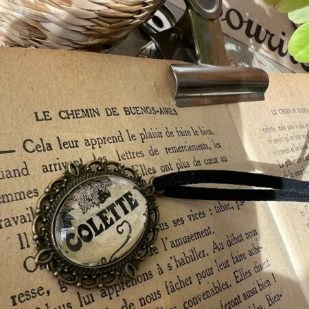 Petite breloque en métal doré & verre "Colette"
