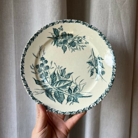 Assiette ancienne Badonviller, modèle « Mûre »